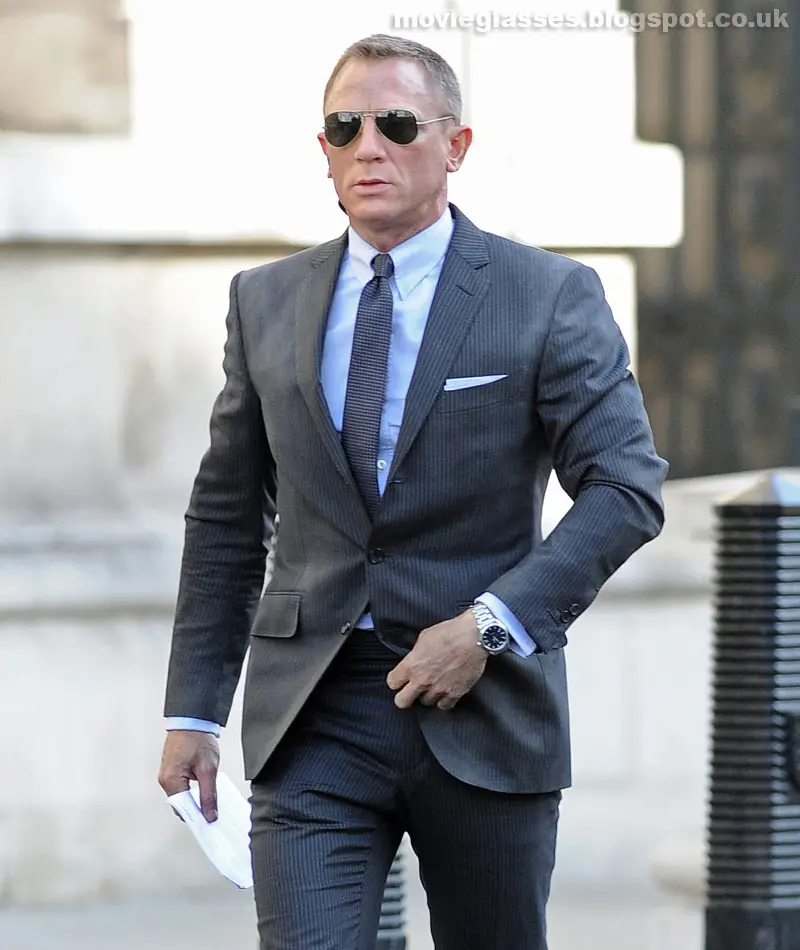Opdagelse Godkendelse uren Daniel Craig wears Tom Ford Sunglasses in New James Bond Movie - Skyfall -  Sunglasses Wiki