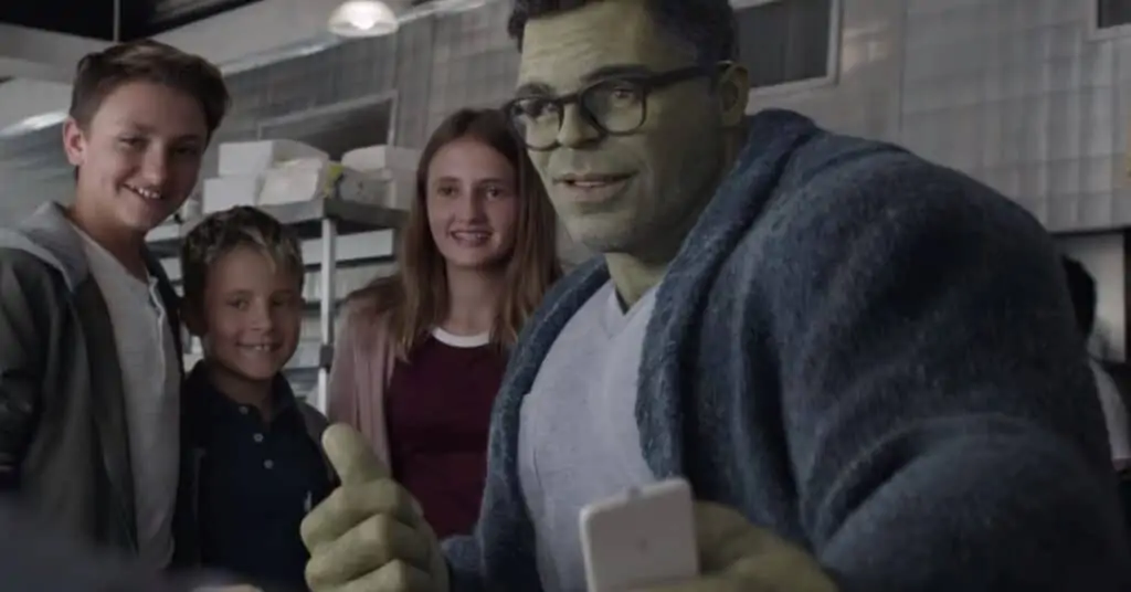Hulk wearing Glasses in Avengers Endgame taking a selfie with some kids